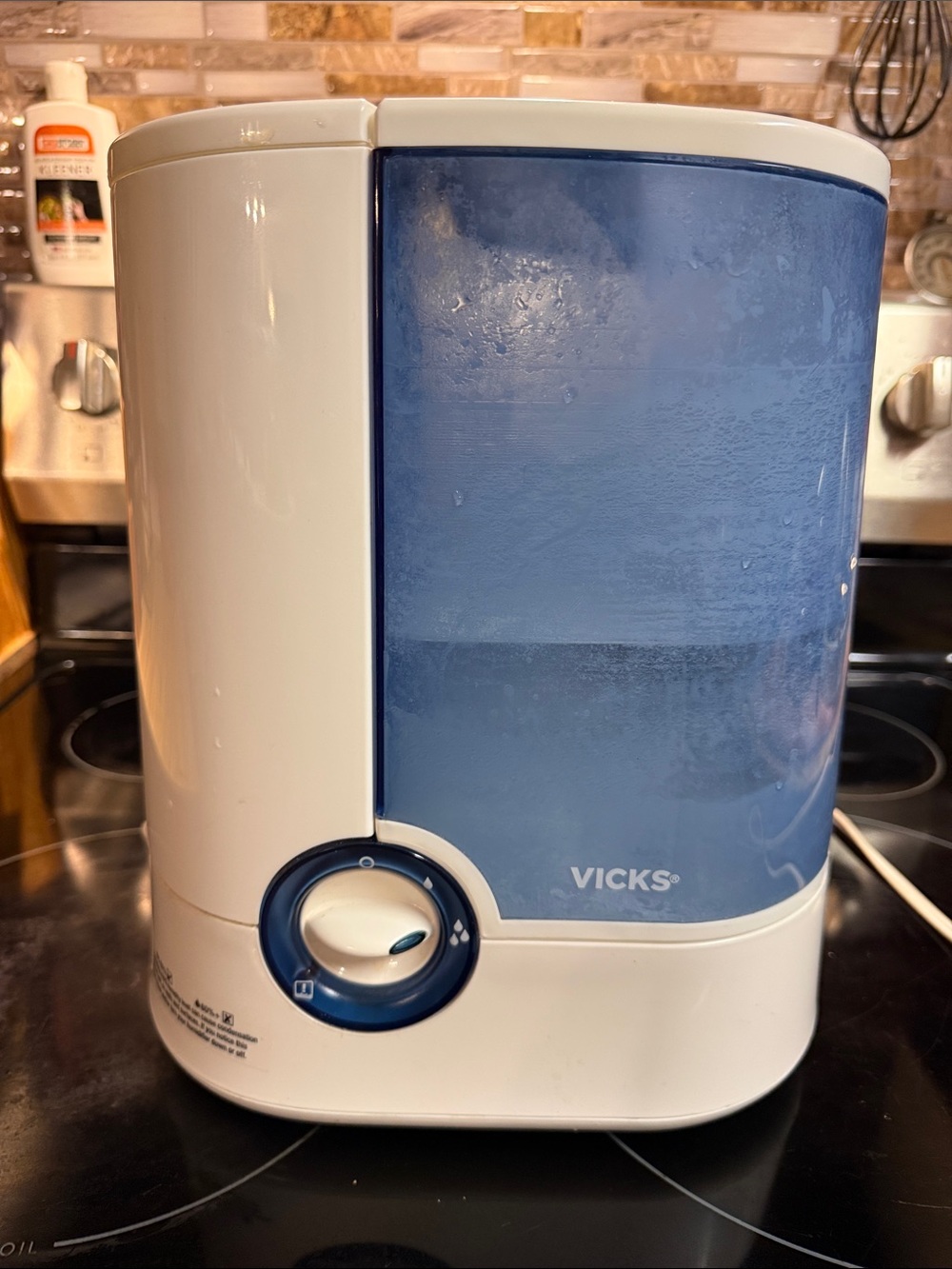 Blue & White Vicks Hot/Cool Mist Humidifier